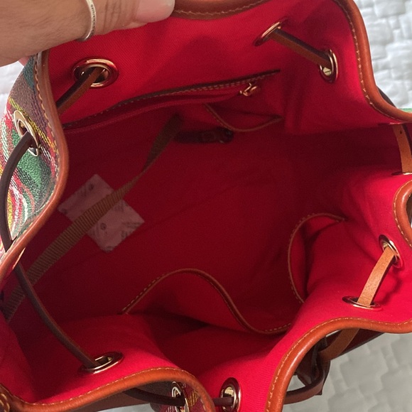 Dooney & Bourke Christmas Bucket bag! Gorgeous ♥️🎄 - Picture 4 of 8